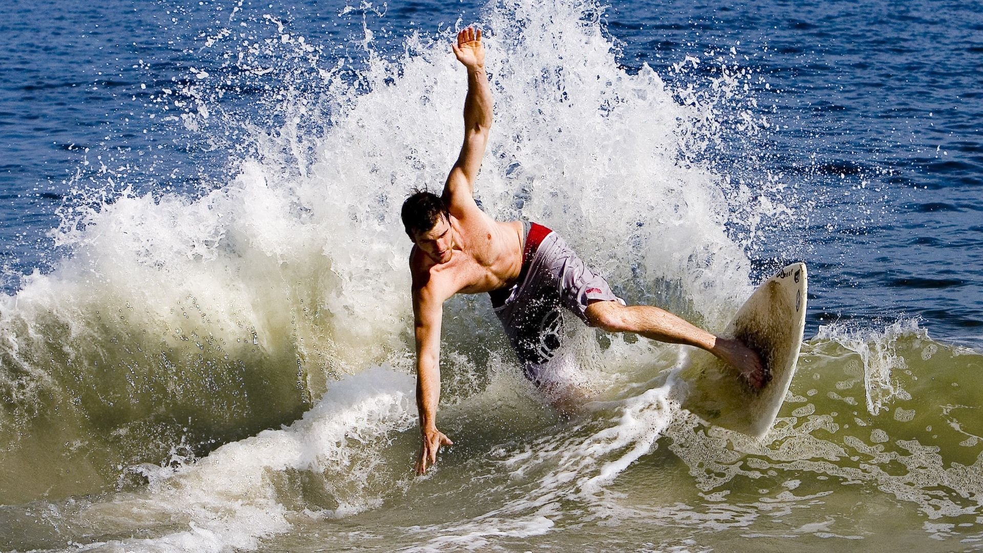 水上乐园比赛，亲水选手演绎夏日狂欢，水上乐园大比拼