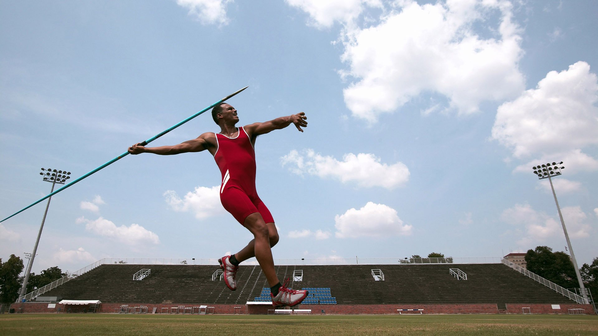 九游体育网站入口-赛道上的无人驾驶赛车试验，无人驾驶智能车比赛
